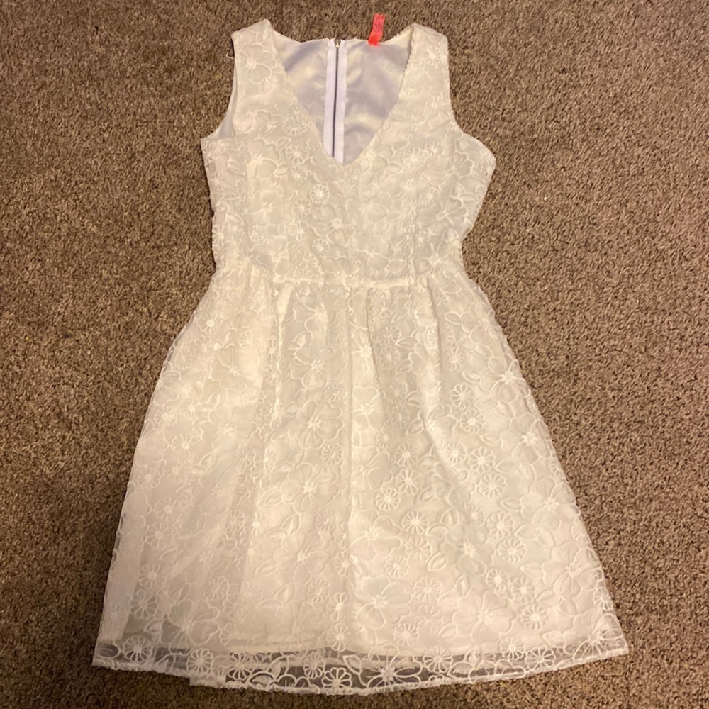 Eight Sixty White Floral Dress Size Small